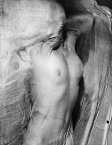 Nude under wet silk, 1937, © Erwin Blumenfeld